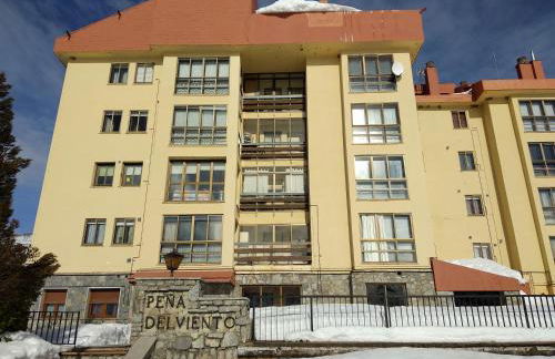 Peña del viento a pie de pistas estación San Isidro - Foto 15