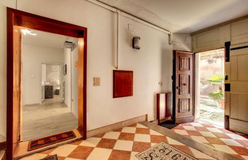 White Flowers with Canal View by Wonderful Italy - Foto 22