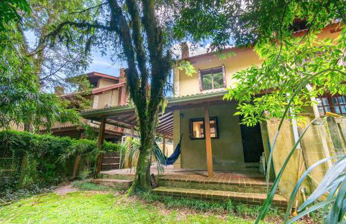 Linda casa em Canela - Jardim, Lareira e Conforto! - Foto 45