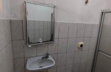 Seu Apto Centro 7 Excelente Local 5 Camas Até 6 Pessoas 2Q Ar Cond Geladeira Fogao TV Bem Simples Econômico - Foto 32