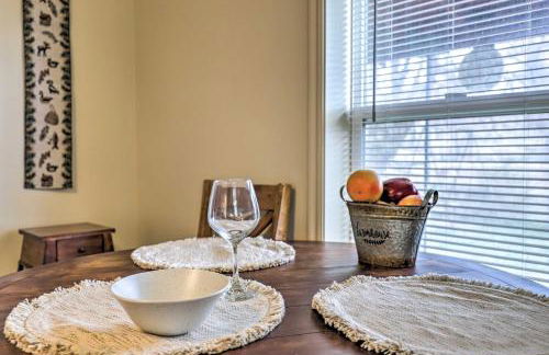 Cozy Helper Home with Fenced Yard, Pets Welcome - Foto 8