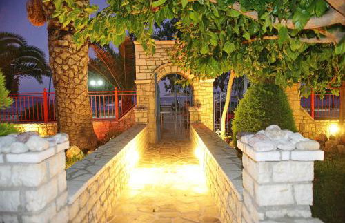 Foinikas Rooms - Photo 2