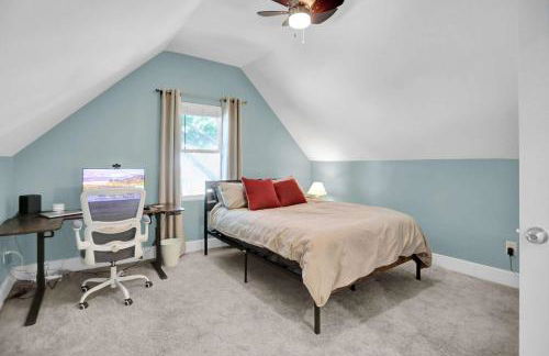 Fountain Square Gem with Rooftop Patio & Fire Pit- Family Friendly - Foto 33
