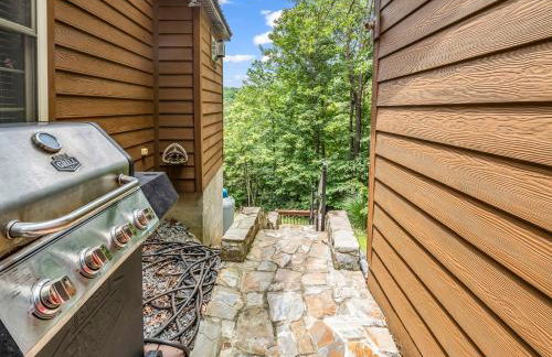 Peaceful Lake Lure Cabin, Hot Tub, Huge Screened Porch, Private Beach - Foto 5