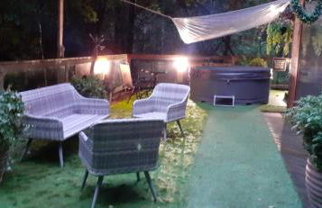 Private Couples hideaway with hot tub - Photo 28