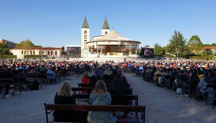 Messe dans le sanctuaire de Medjugorje