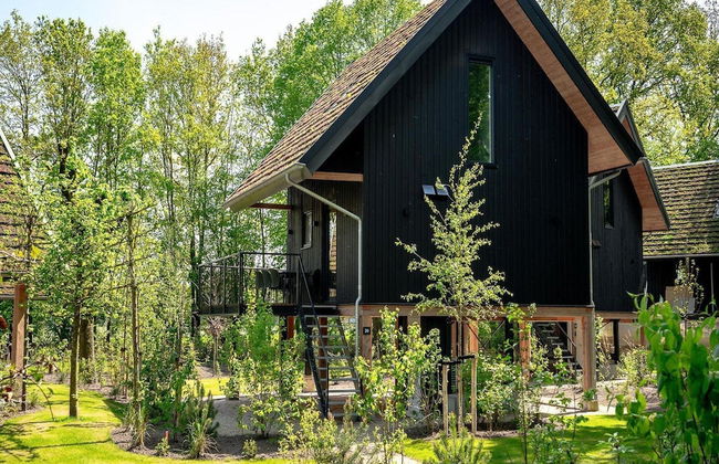 Spacious Holiday Home With Garden - Photo 19