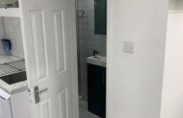 Cosy Studio Flat-Just Renovated-Free Street Parking & Independent Entrance - Foto 34