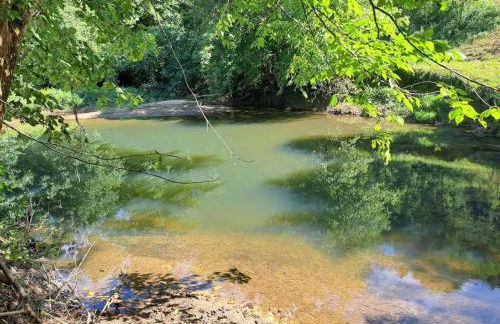 Covered Bridge Hideaway, swimming hole hot tub - Foto 13