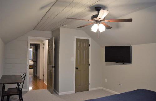 Gathering Place Big, with Dock, Fiber, and Tankless WH - Foto 27