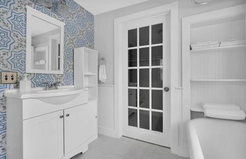 Hot tub- 80's Arcade- Pool table- Historic Downtown- 7 car parking - Foto 54