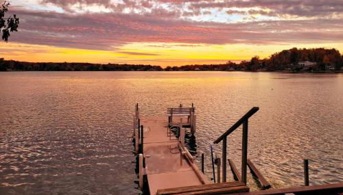 Benton Harbor Lake House with Dock and Fire Pit! - Foto 2