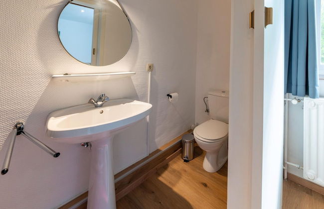 Mansion With Pool & Bar - Photo 17