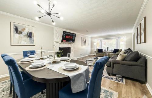 King Bed! Soaking tub! Fenced Yard w Screen Patio - Foto 6