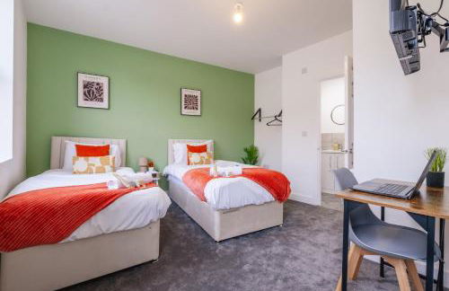 8 Bedroom, 8 En suite, 12 beds, Fast Wifi, Contractors, Parking - Foto 8