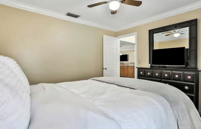 Renovated 3BR Dog Friendly Pond View W/D - Foto 32