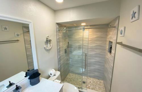 Cozy Coral Cottage with Tiki Hut, Mini Golf, Arcade and Grill - Foto 8