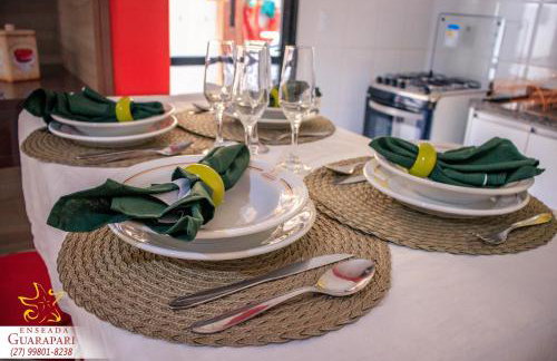 MAIOR NOTA - 2 Quartos com AR CONDICIONADOS SPLIT, Air Fryer, Wi-Fi, Disney Plus, Star Plus, HBO Max, Cadeiras de Praia, Caixa Térmica, Churrasqueira, Rede para Descanso e Chuveirão - 8 pessoas - CONFORTO Máximo - Melhor Localização!! - Photo 24