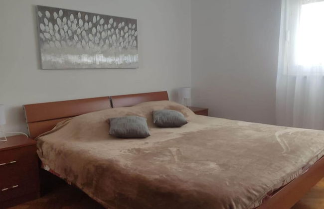 Immaculate Apartment in Center City With Parking - Photo 3