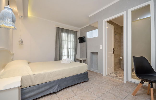 Spiros Hotel - Photo 9