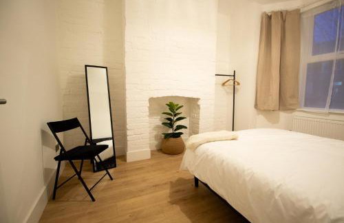 Stylish Cosy 4-Bed Home, Sleeps Up To 10 With Large Sofa Bed, Near Manchester Royal Infirmary & Universities, Free Parking & Ultra-Fast WiFi - Foto 27