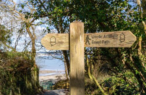 Sunningdale - Beach Side Cottage, Sea Views, Parking - Photo 94