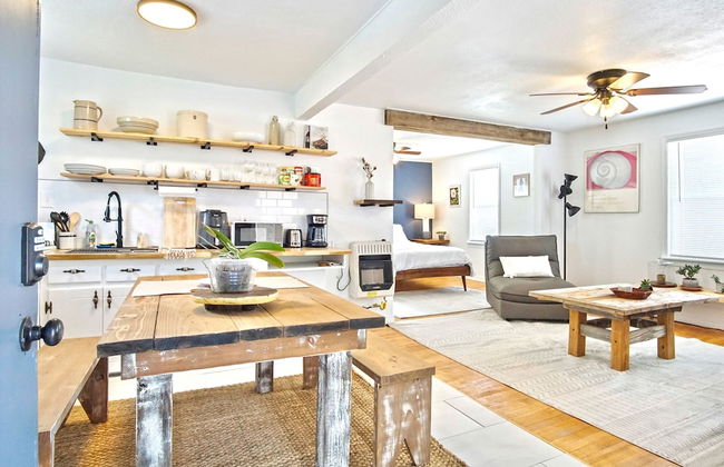 Hidden Comfort Studio Near Plaza District - Photo 9