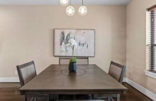 Gorgeous Property Near Convention Center - Foto 2