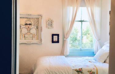 4BR 3 BA HUGE, Balcony, Cemetery, Streetcar sleeps 8! - Photo 49