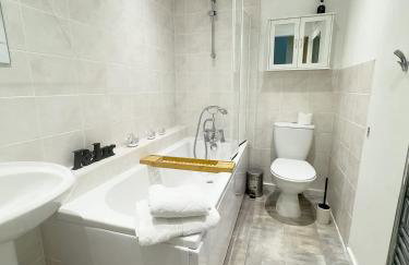 Spacious 4-Bed Lake District Getaway for Groups - Foto 6