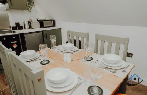 Apt 5 Manor House - 3 Bed 2 bathroom sleeps 5 parking wifi - Photo 17