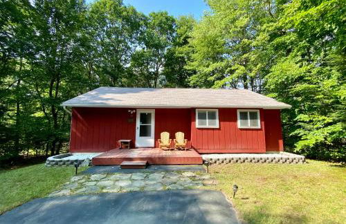 Escape to a 3-Bedroom Cabin in Lower Catskills - Foto 1