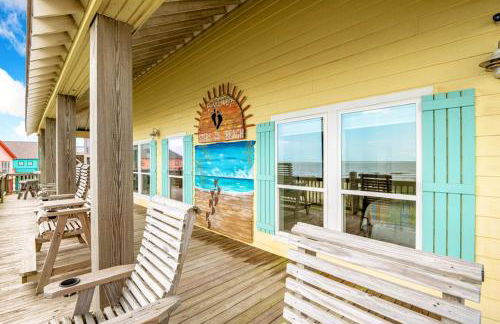 BEACHFRONT with DECK Hot Tub and View and Cargo Lift Sleeps 14 - Foto 9