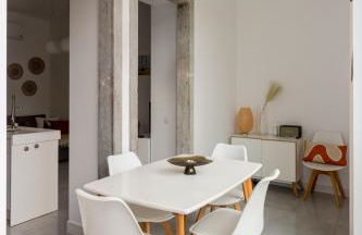 Stylish 2-Bedroom Apartment with Terrace in Alcântara - Photo 39