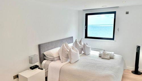 The Lookout-Sea Views-Balcony-Free parking - Foto 3