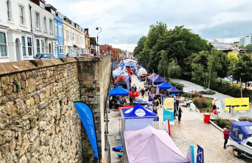 The Blue house on the wall - Foto 52