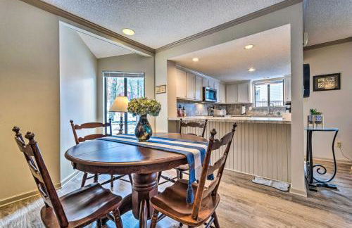 Single-Story Fairfield Bay Condo with Deck! - Foto 11