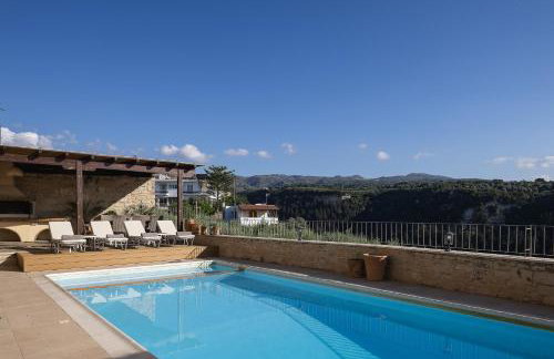 Ilys Home, a Country-chic Retreat with Pool & BBQ, By ThinkVilla - Photo 23
