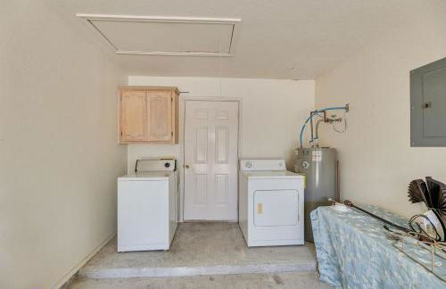 Pet-Friendly San Juan Home with Private Yard and Grill - Foto 21