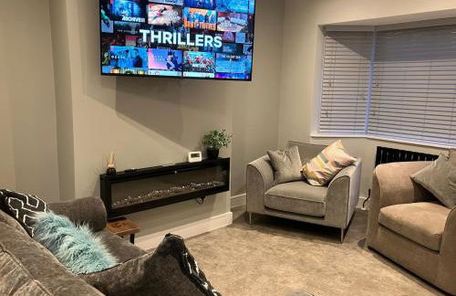 3 Bedroom home, with 4 beds, parking, walk to station & town centre families and business visitors welcome - Foto 22