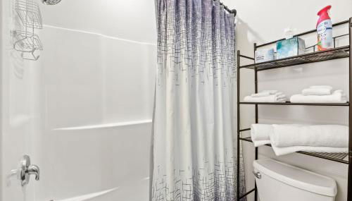 Downtown One Bedroom Apartment Fully Furnished - Foto 5, towels, Shower