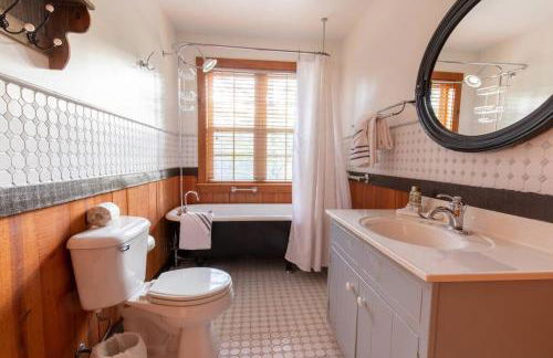 Cozy Cabin Smoky Mountains - Hot tub, pool, & golf - Foto 15