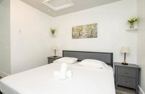 Waterfront 2-Story Villa with Heated Pool - Foto 23