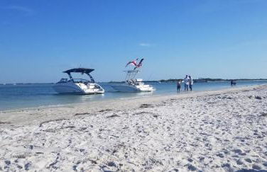 Minutes to boat ramps and beach and private pool! - Foto 12