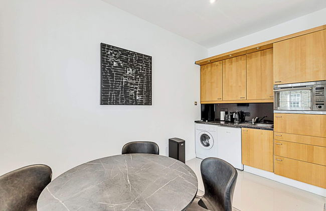 A One-bedroom Apartment Situated In Central London - Foto 12