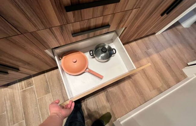 Cozy 1 Bedroom Rental With Den Free Parking Close to University - Photo 12