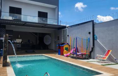 Sobrado novo e lindo com piscina - Foto 1