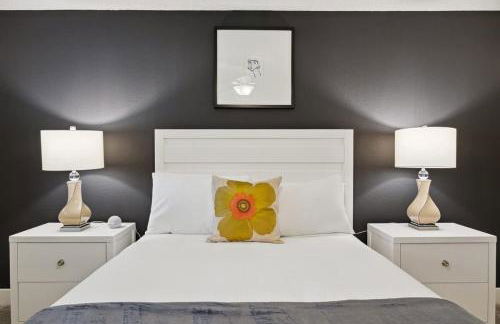 Special 2BR Galleria Condo Pool View Private Entrance - Foto 21