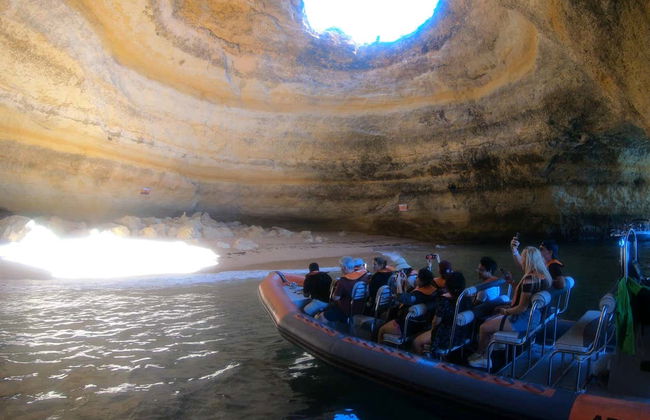 Paseo en barco por el Algarve y las cuevas de Benagil - Foto 4