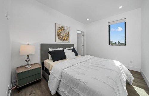 7 BR double house with parking and a backyard in LA - Foto 4